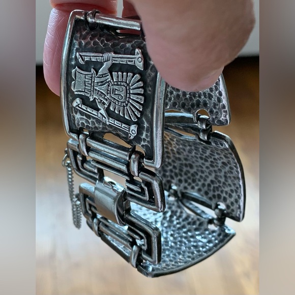 Vintage CORO PEGASUS Bracelet - Picture 4 of 10